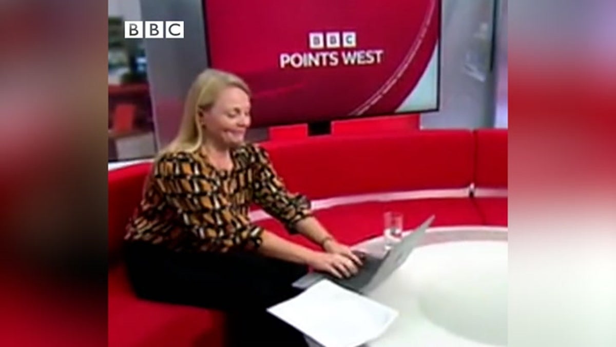 BBC News host pretends to type in bizarre programme sign-off