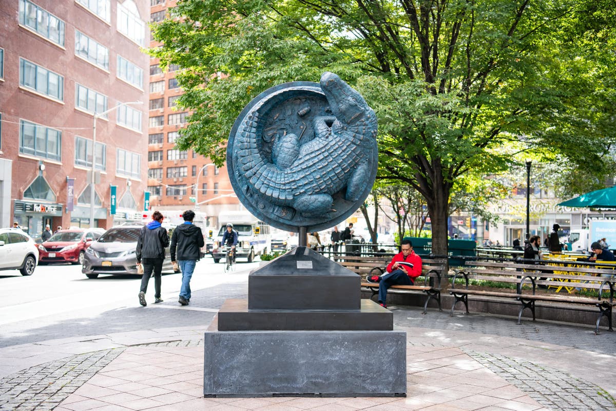 Alligator sewer myth comes to life with New York statue Alligator sewer myth comes to life with New York statue