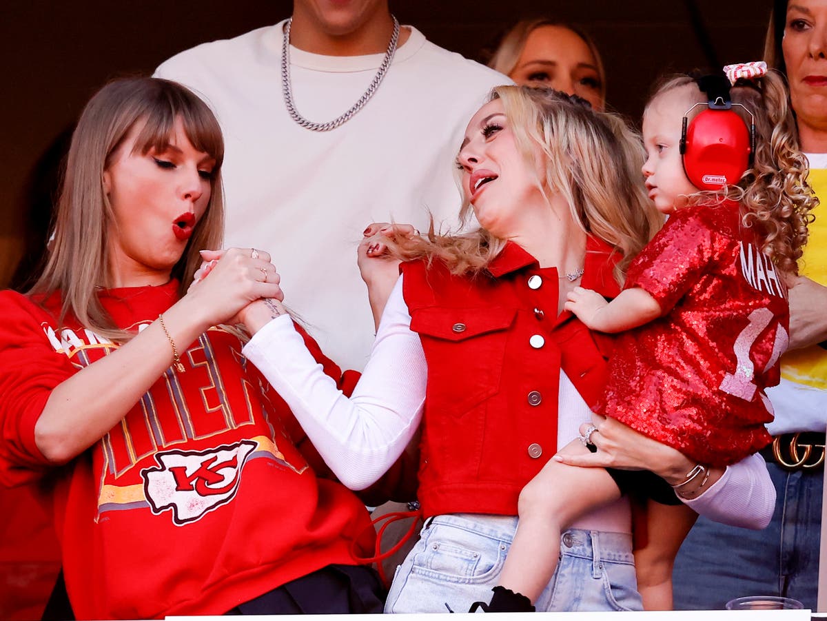 Taylor Swift and Brittany Mahomes show off special handshake at Kansas City Chiefs game Taylor Swift and Brittany Mahomes show off special handshake at Kansas City Chiefs game