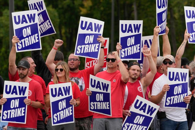 <p>General Motors have reached an agreement with UAW- ending a six week strike </p>