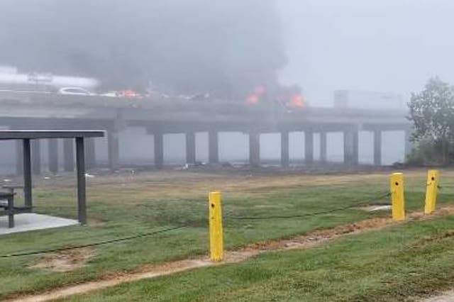 <p>Two 18-wheel trucks caught fire </p>