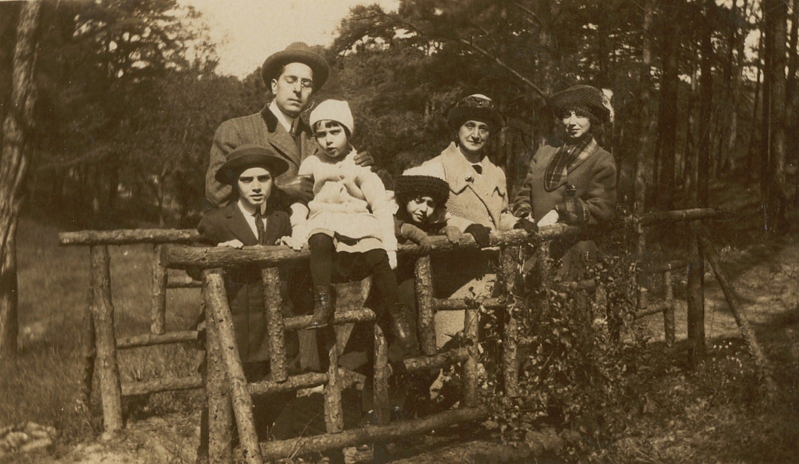 Maria Branyas, third from the left, with her family in New Orleans in 1911