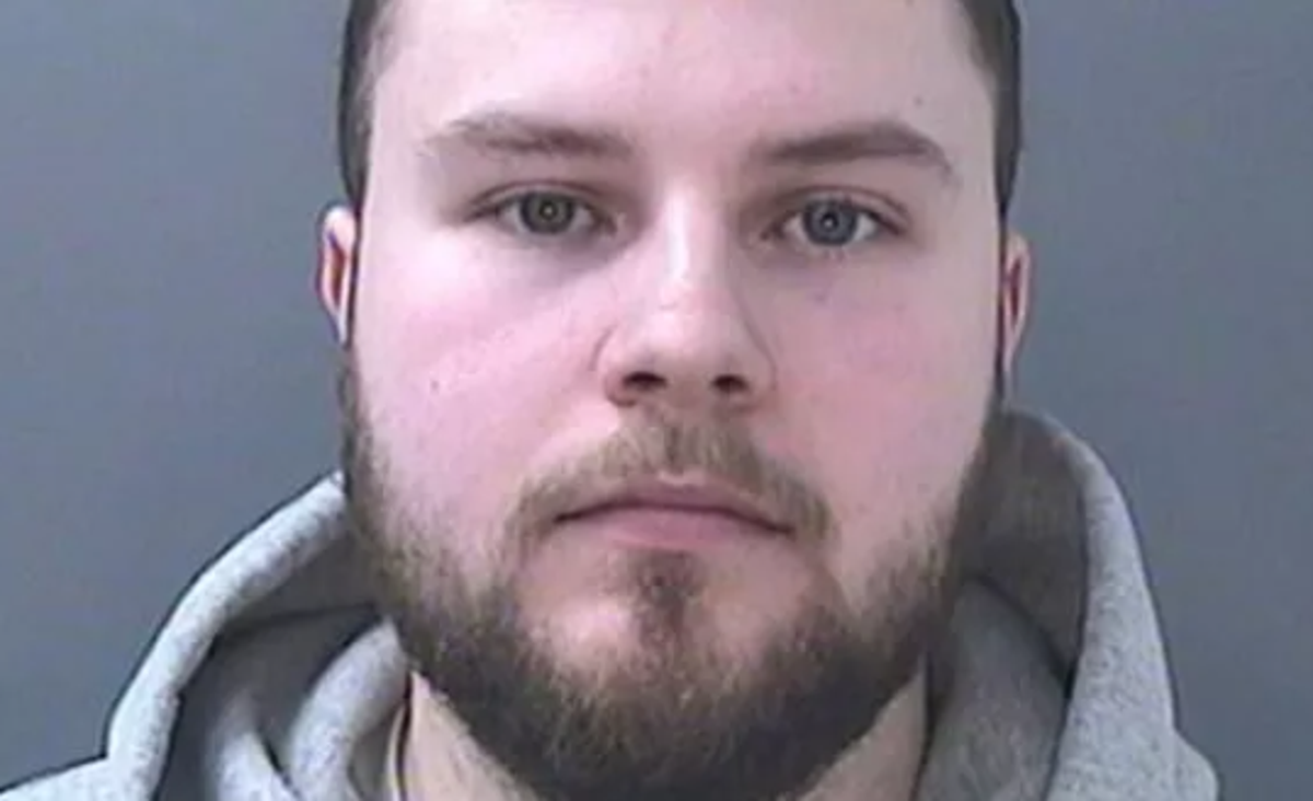 Smirking paedophile police officer jailed after grooming 200 girls on Snapchat | The Independent