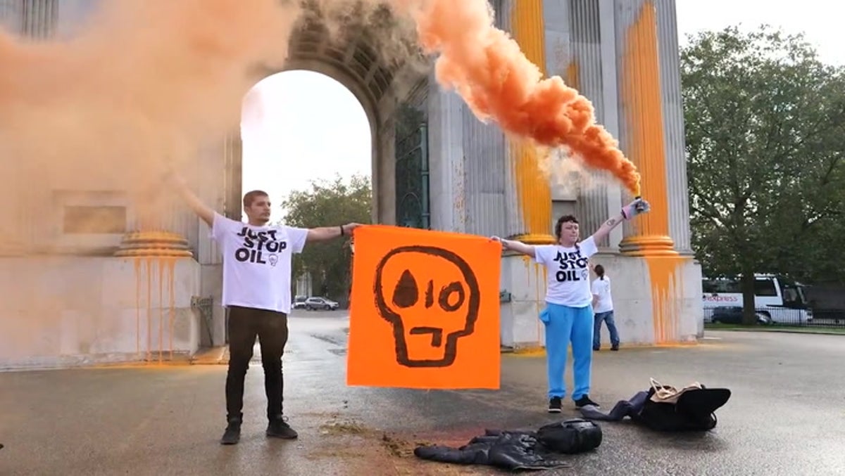 Just Stop Oil protesters paint grade I-listed Wellington Arch orange