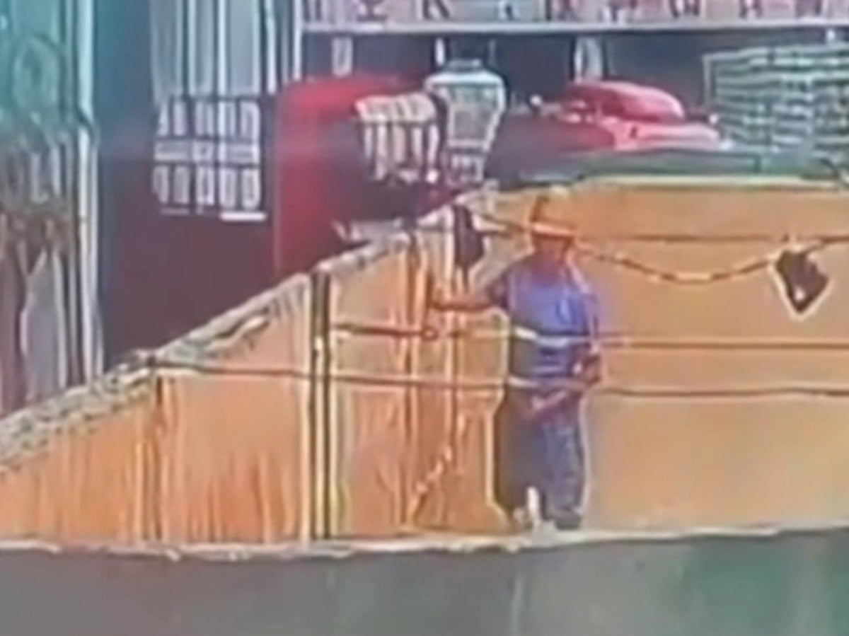 Chinese police detain Tsingtao brewery worker filmed urinating in malt container