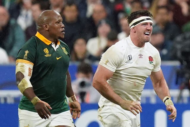 England’s Tom Curry, right, and South Africa’s Mbongeni Mbonambi (Mike Egerton/PA)