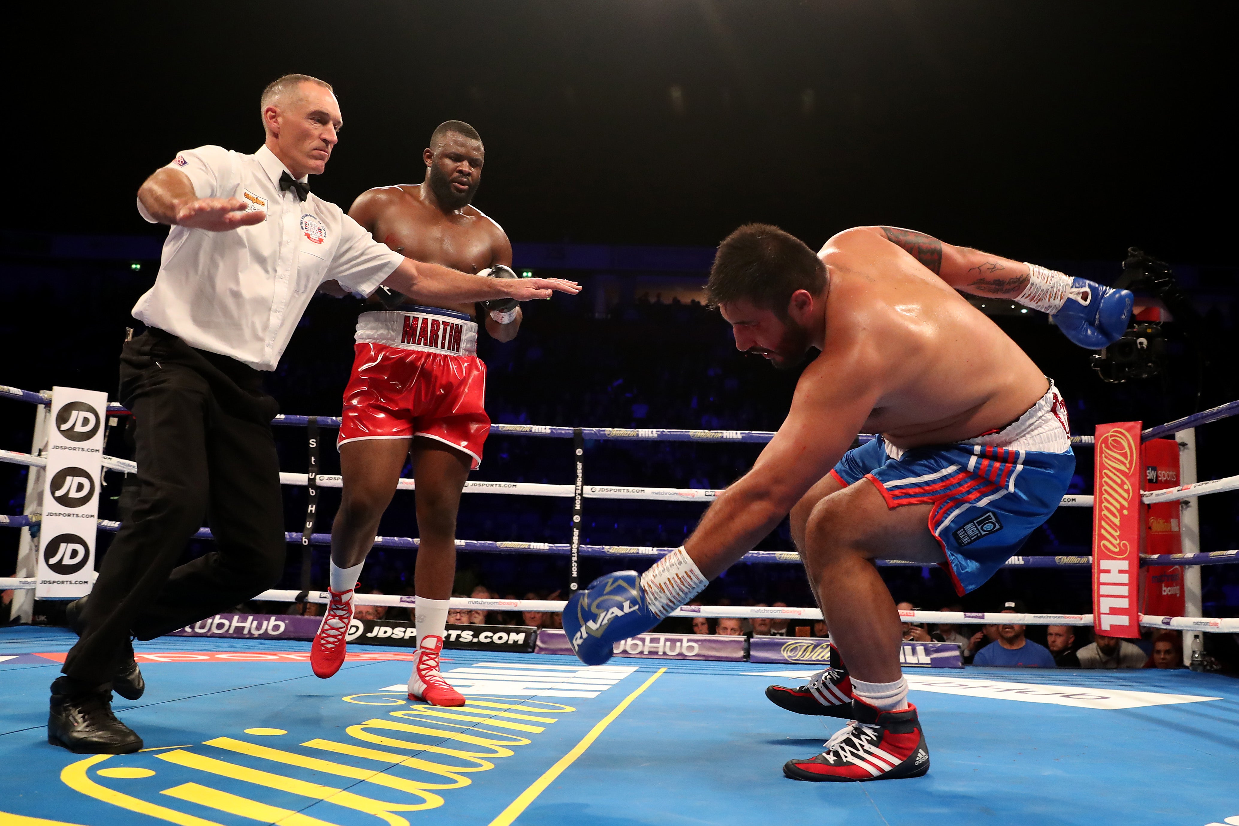 Bakole during a stoppage win against Rodney Hernandez