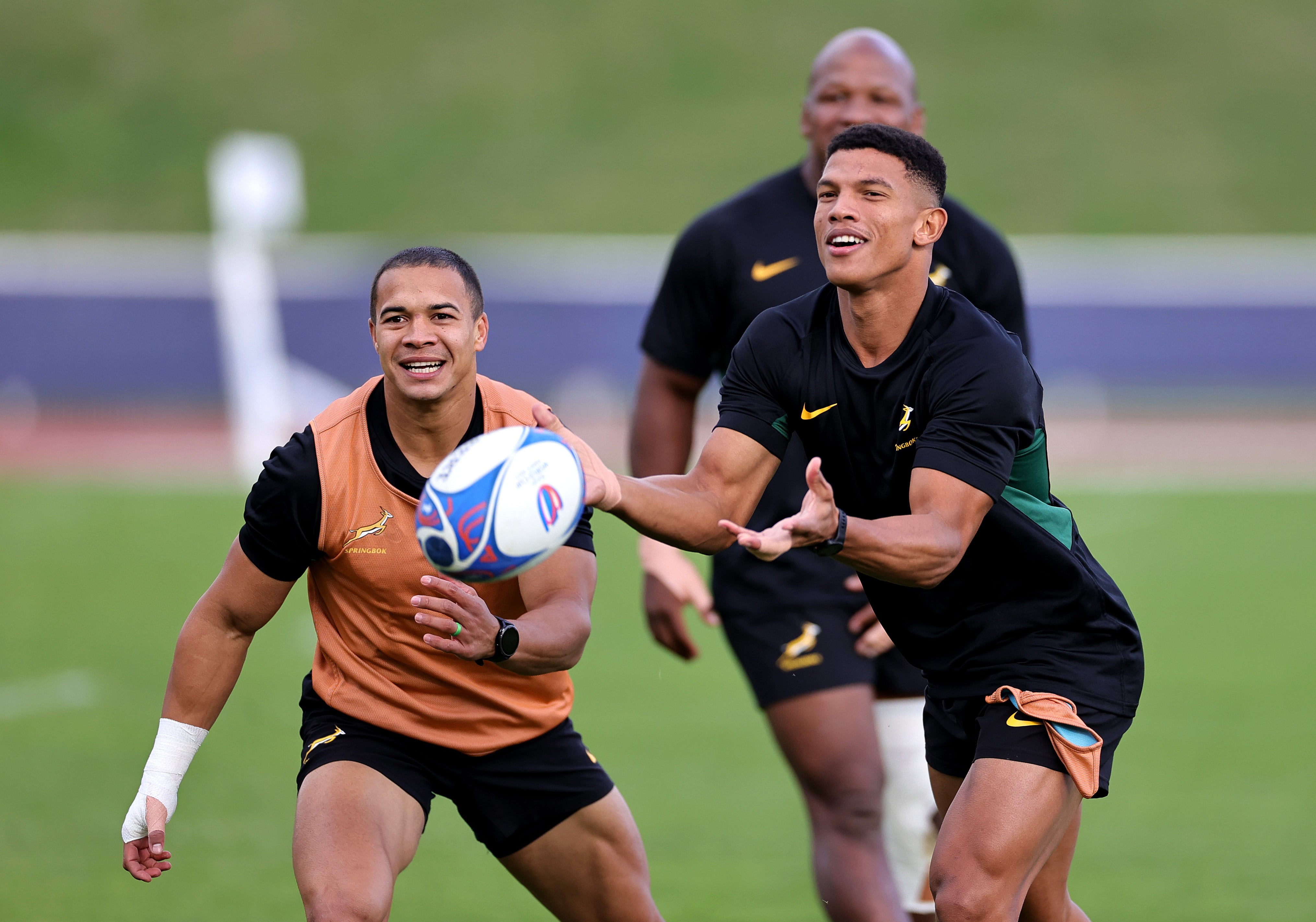 Kurt-Lee Arendse passes the ball watched by Cheslin Kolbe