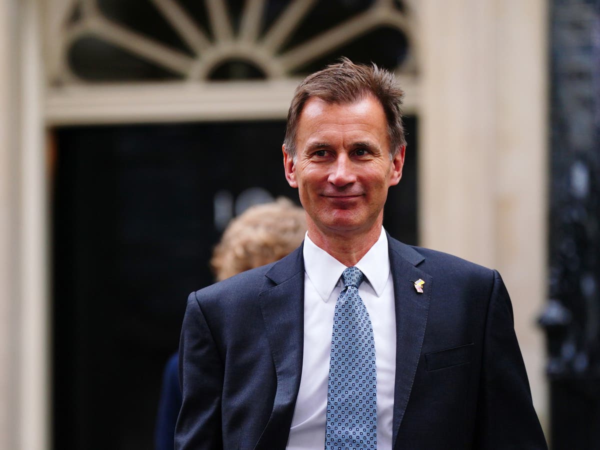 Jeremy Hunt signals he will cut taxes this autumn