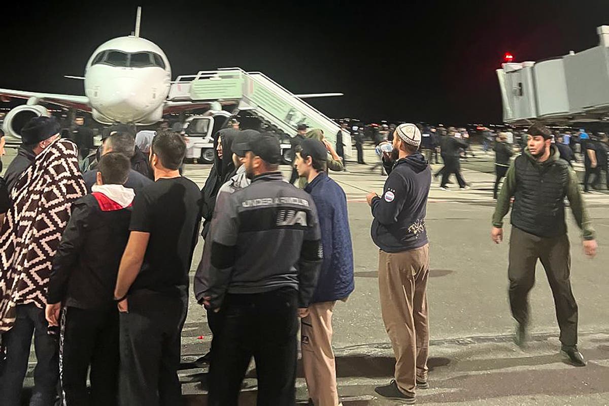 Hundreds storm airport in Russia in antisemitic riot over arrival of plane from Israel