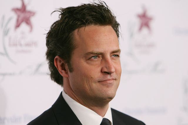 <p>Matthew Perry arrives at the 9th Annual Dinner Benefiting the Lili Claire Foundation at the Beverly Hilton Hotel on 14 October 2006 in Beverly Hills, California</p>