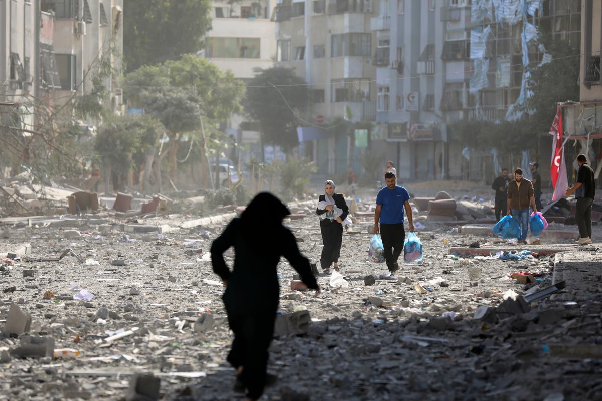 Israeli forces battle Hamas around Gaza City, as military says 800,000 have fled south