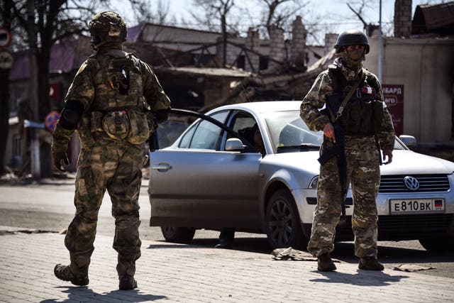 <p>Russian soldiers patrol a street in Volnovakha in the Donetsk region </p>