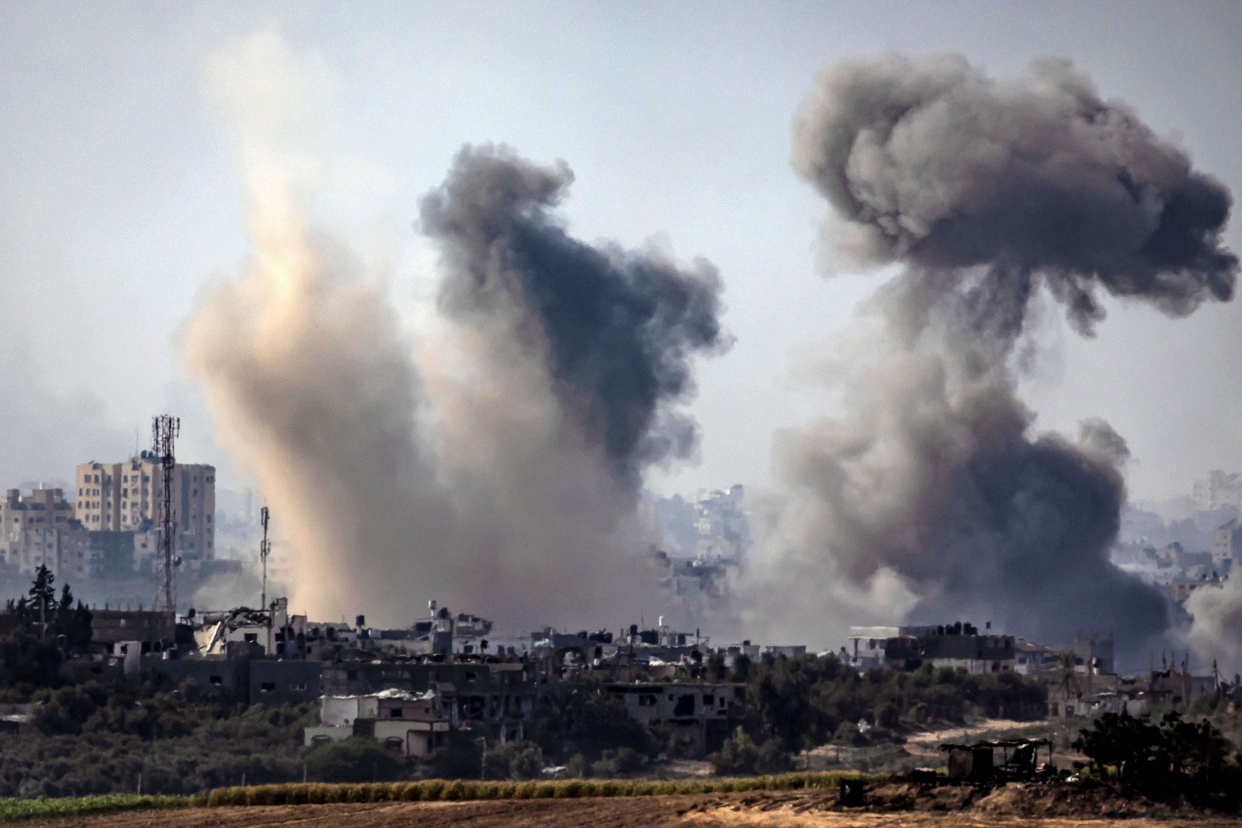 <p>Israeli bombardment of the Gaza Strip continued on Tuesday </p>