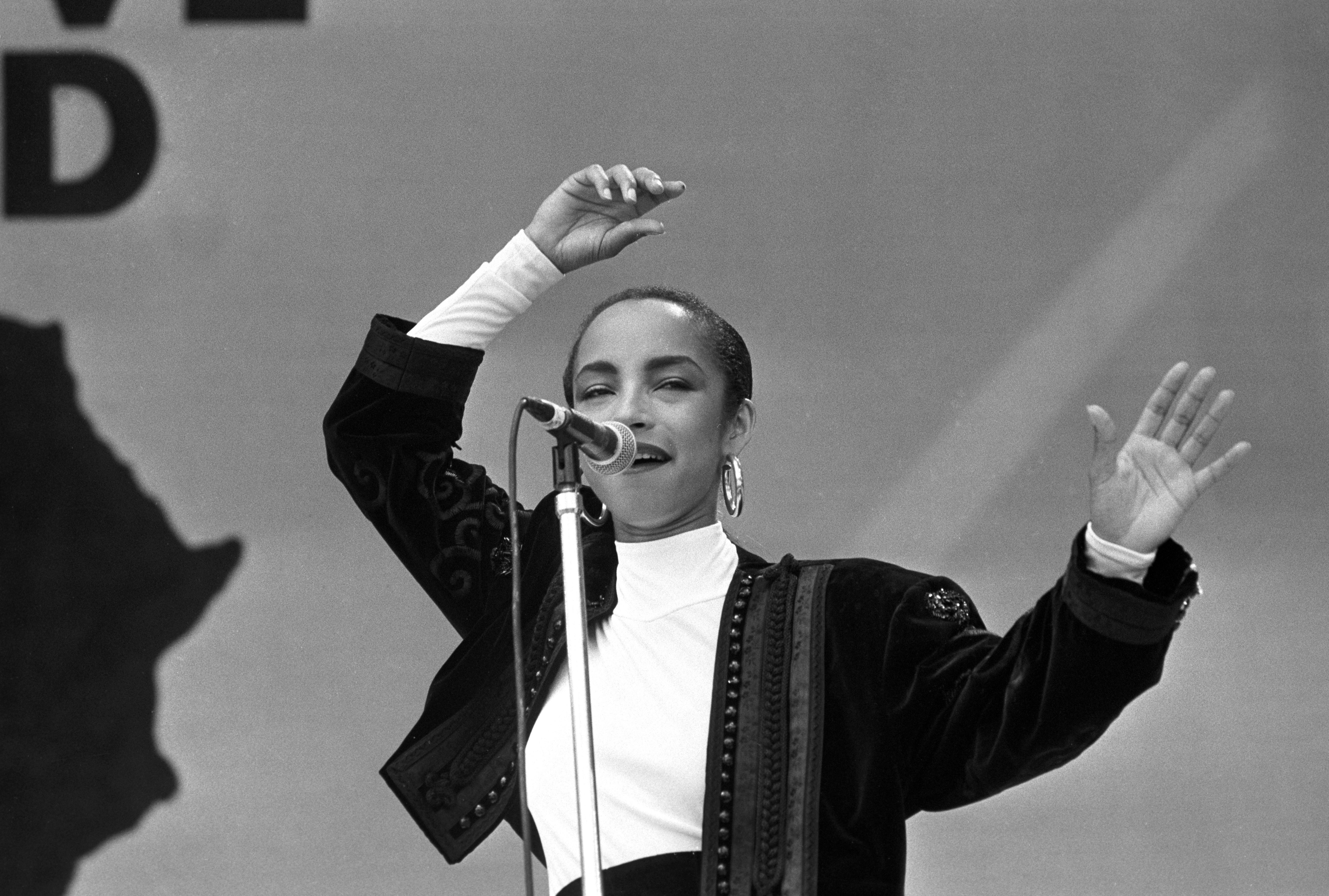 Sade performing in 1985