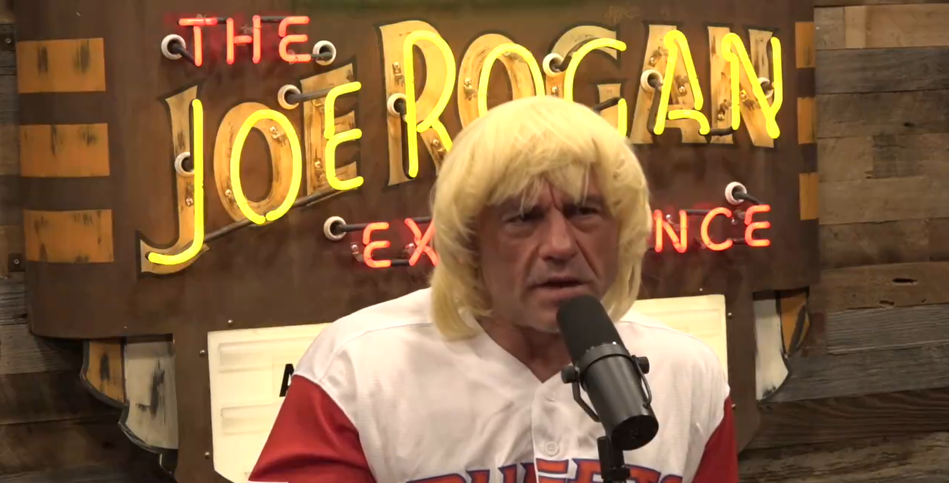 Joe Rogan tried to change the subject when the joke fell flat