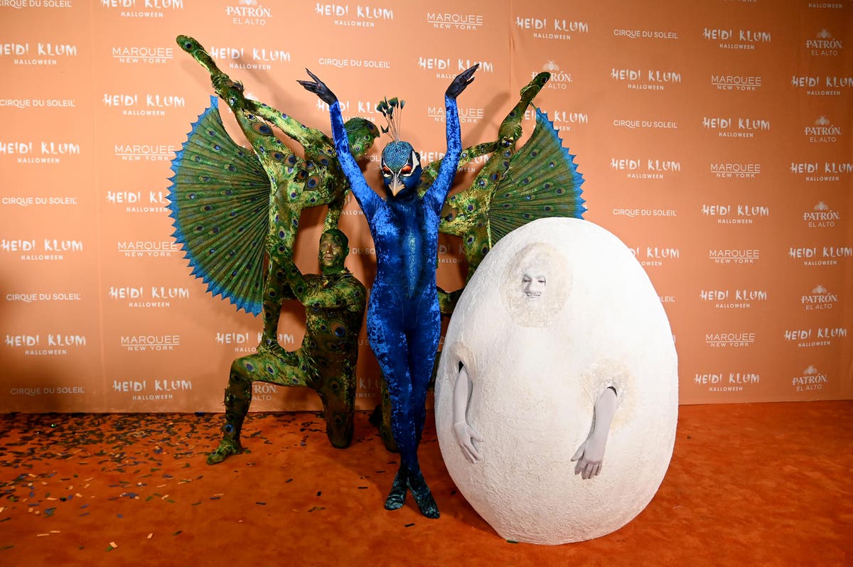 Heidi Klum&rsquo;s husband steals the show with Halloween egg costume
