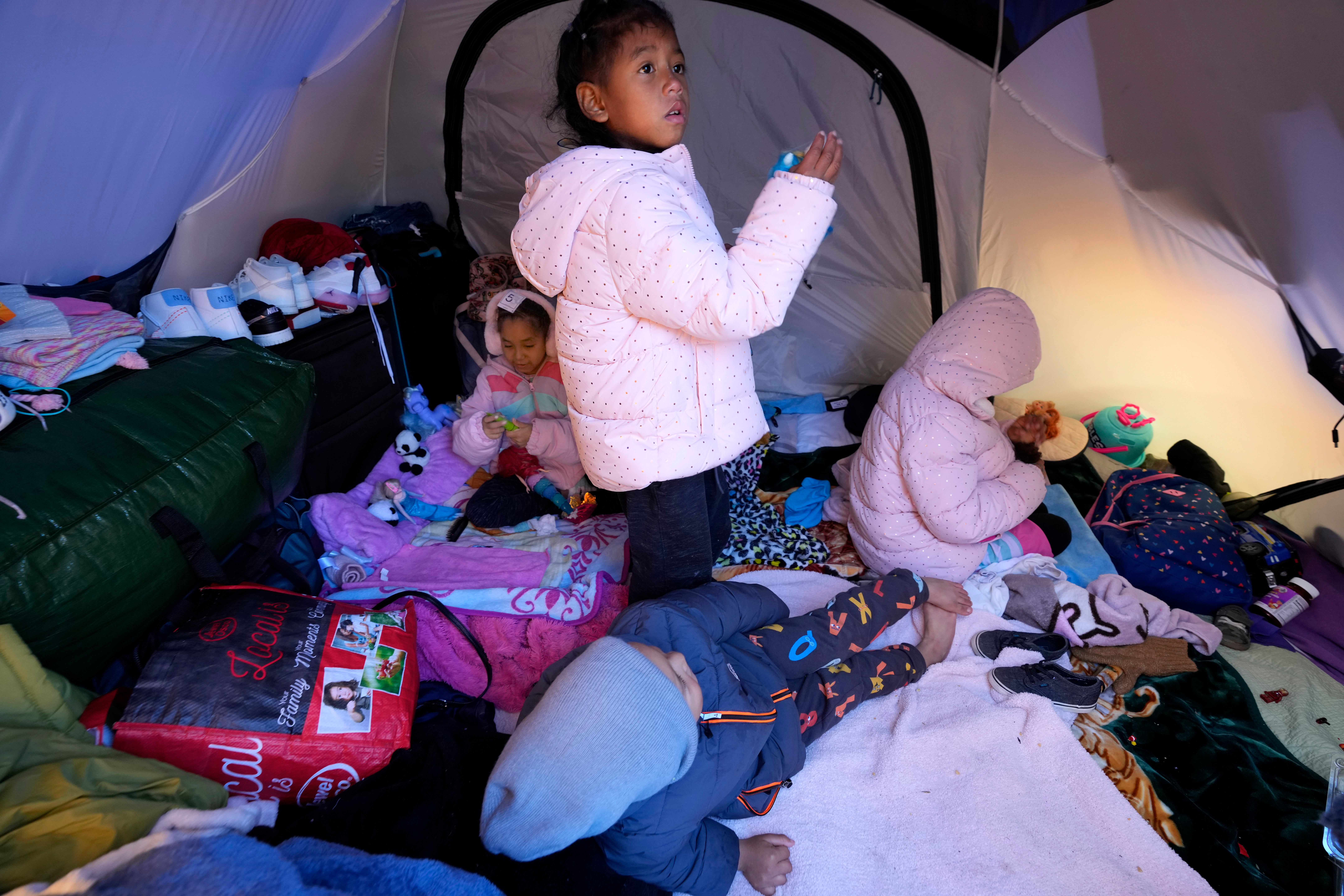 Migrants Wintry Weather