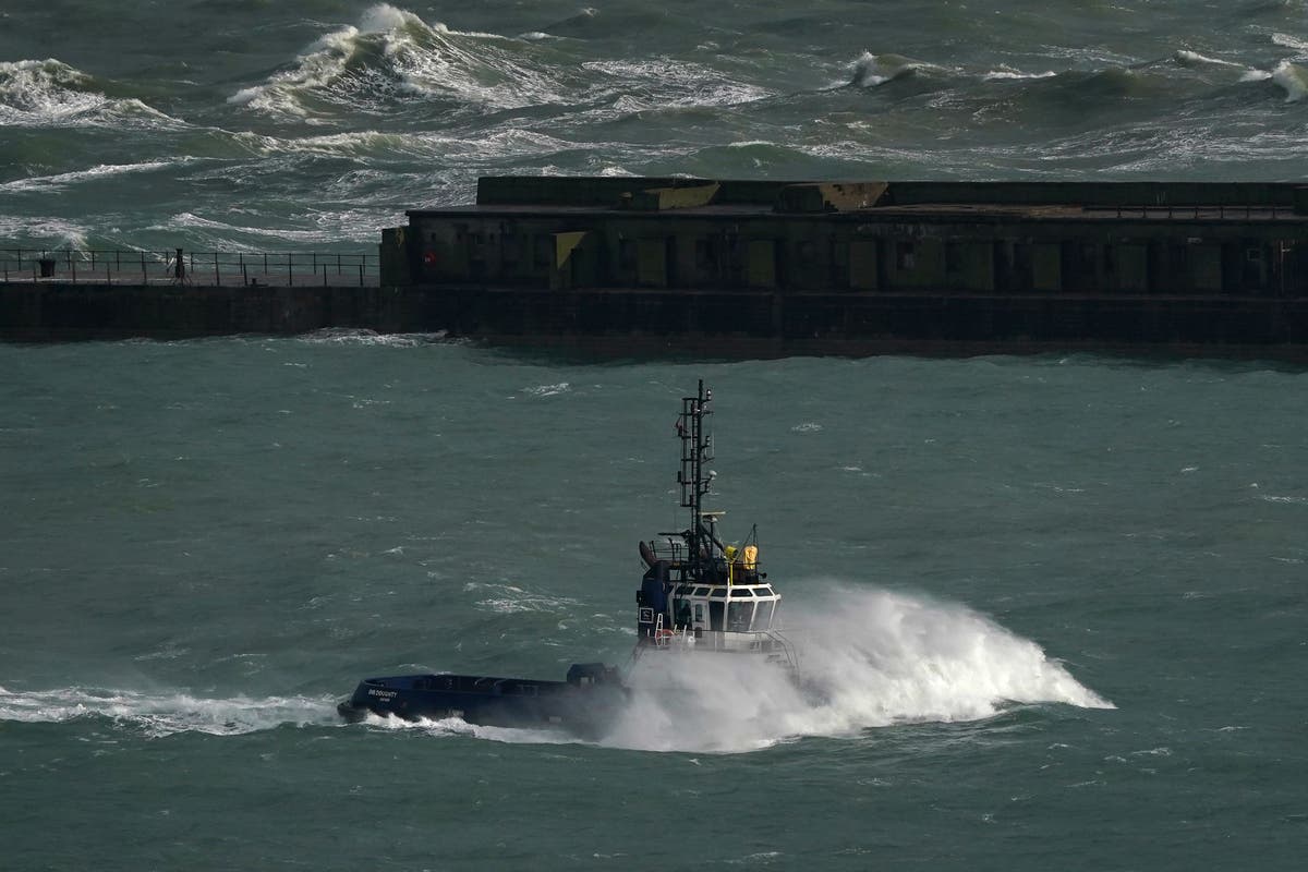 Major incident declared as Storm Ciarán batters UK coasts with heavy winds