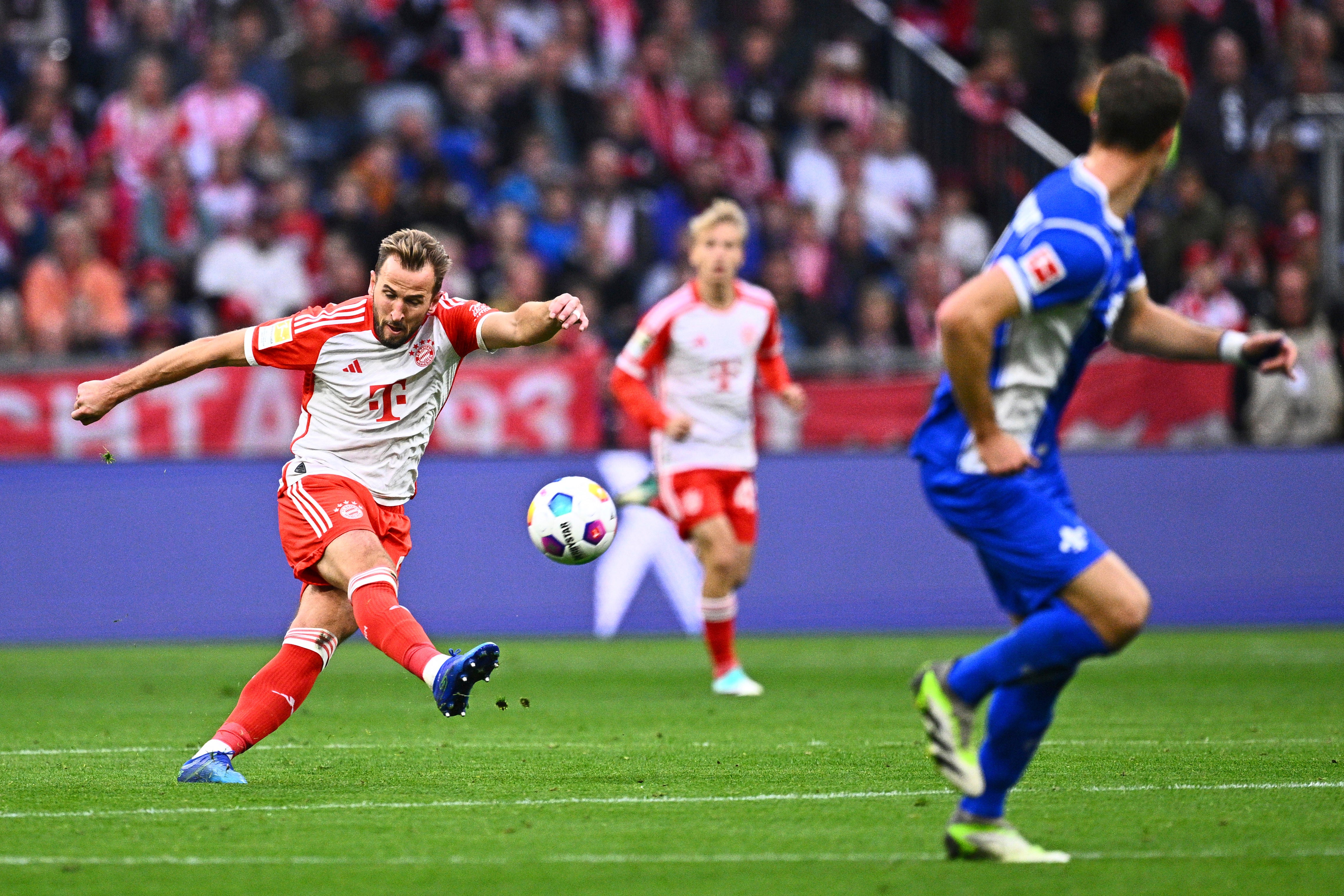 Kane scores from his own half in one of his three Bundesliga hat-tricks