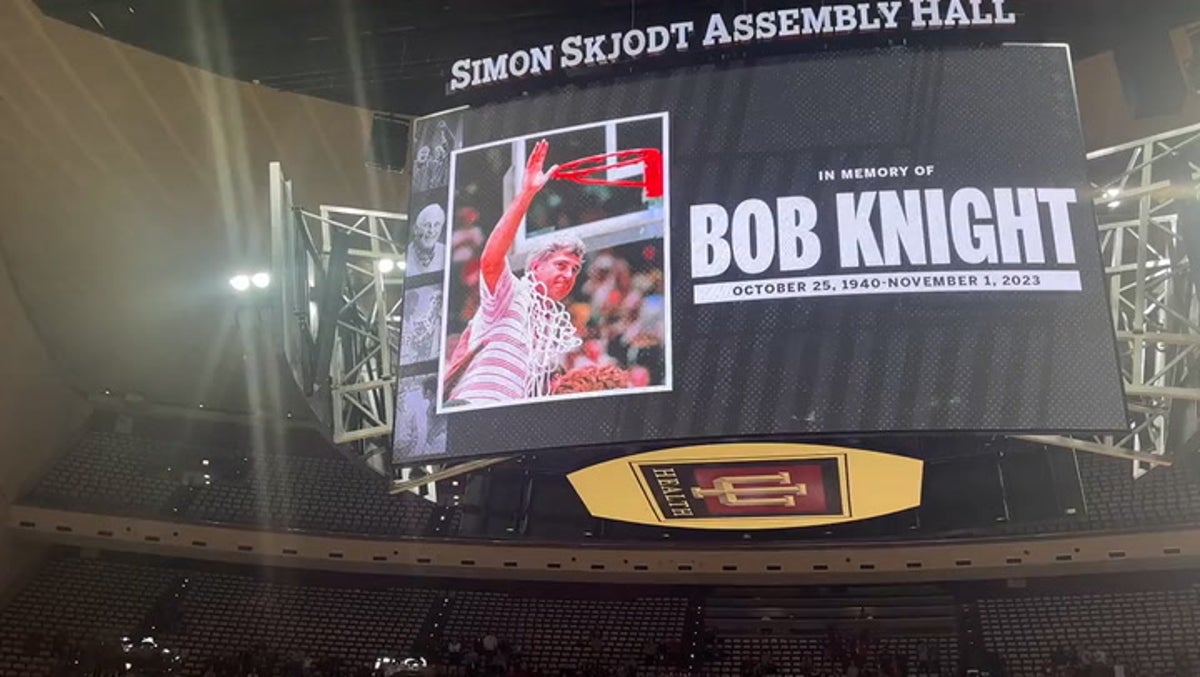 Moment of silence for Bob Knight honours basketball legend at Indiana game