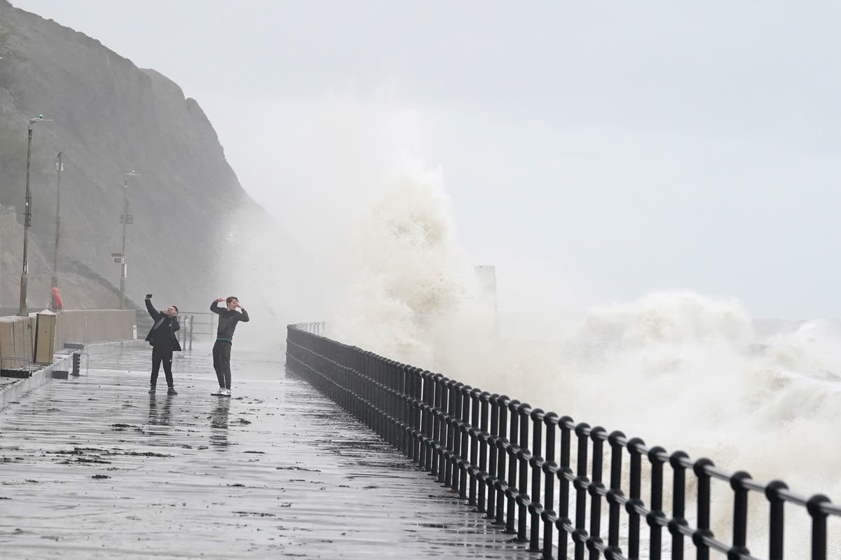 Storm Ciarán: UK set for washout bonfire weekend as Domingos to slam into Europe