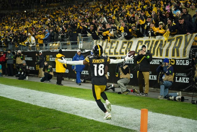 Pittsburgh Steelers wide receiver Diontae Johnson (18) celebrates a touchdown against the Tennessee Titans (Matt Freed/ AP)