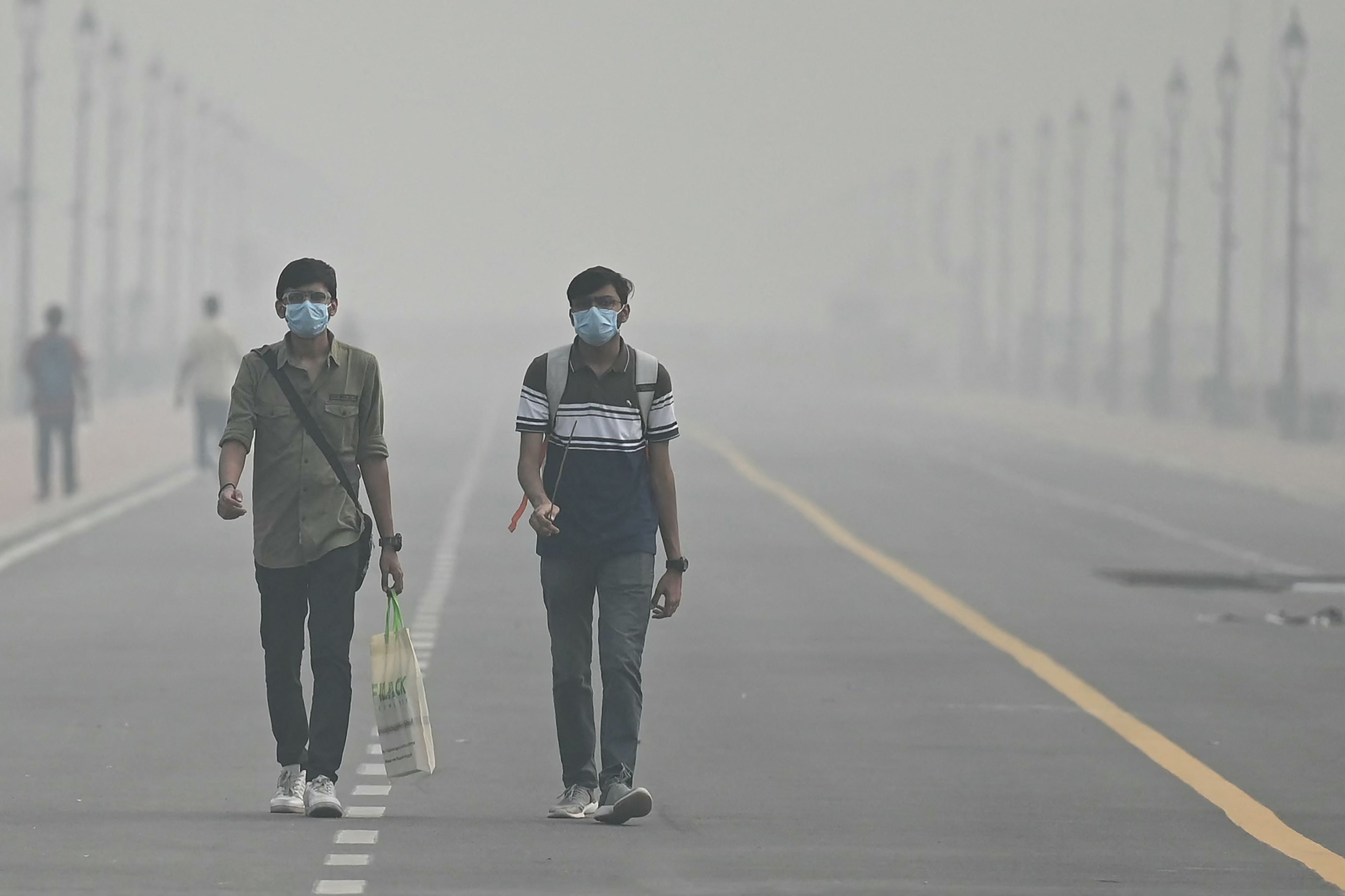 People have resorted to wearing masks due to the heavy pollution in Delhi over the past week