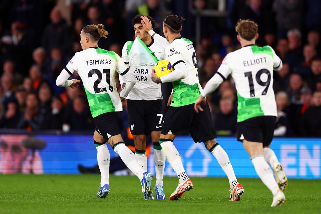 After scoring a late equaliser for Liverpool, Luis Diaz reveals a message underneath his shirt which reads ‘Libertad para papa’ – ‘Freedom for papa’