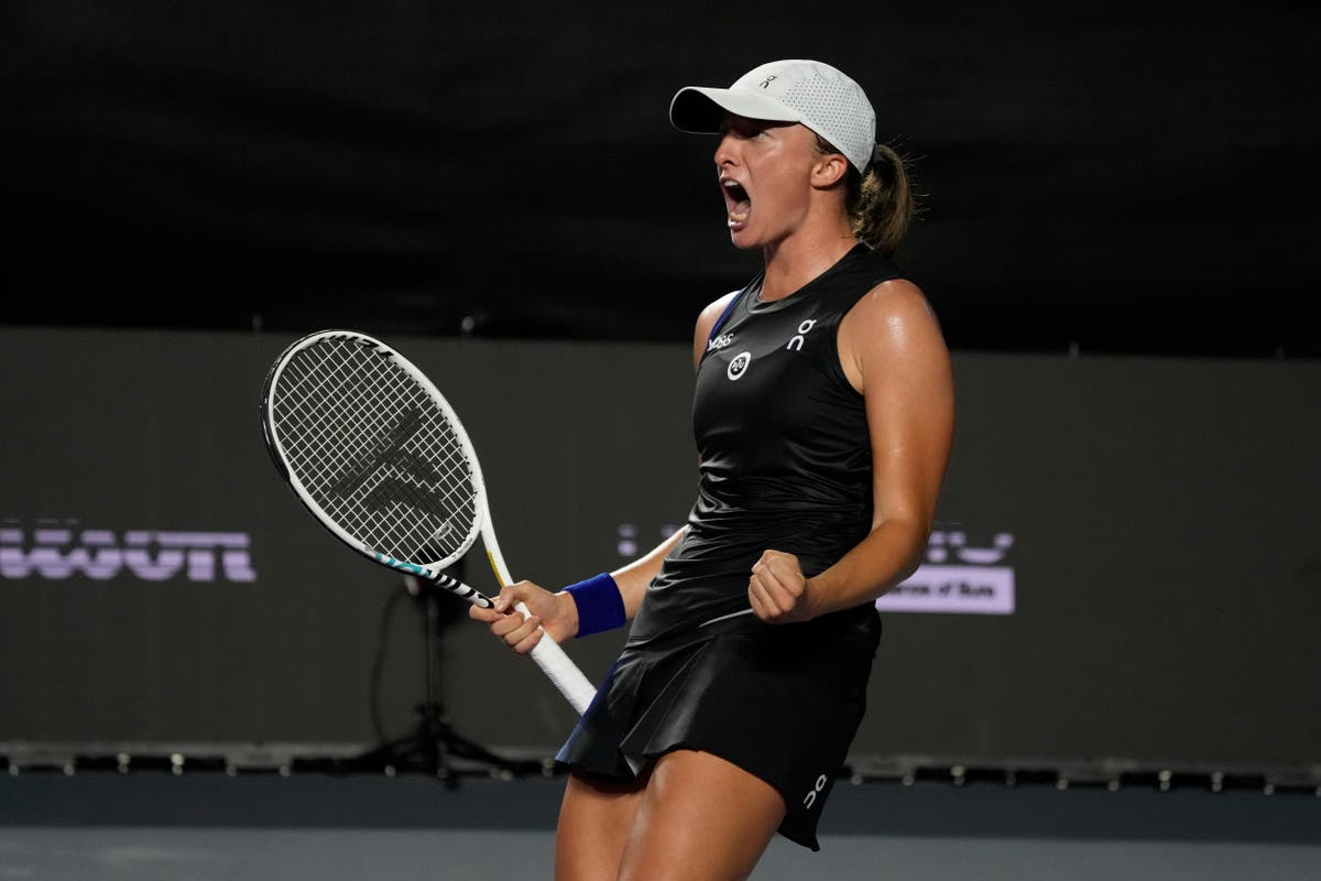 Iga Swiatek defeats Aryna Sabalenka at WTA Finals for chance to reclaim World No 1