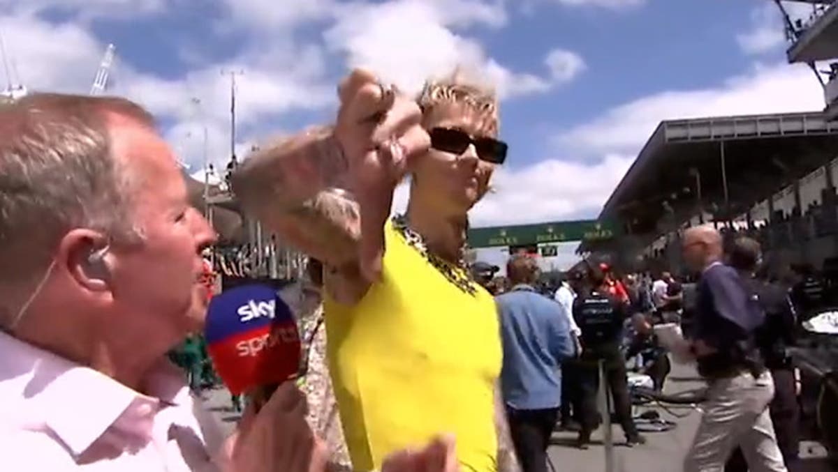 Machine Gun Kelly defends bizarre clash with F1 presenter at Brazilian Grand Prix Machine Gun Kelly defends bizarre clash with F1 presenter at Brazilian Grand Prix