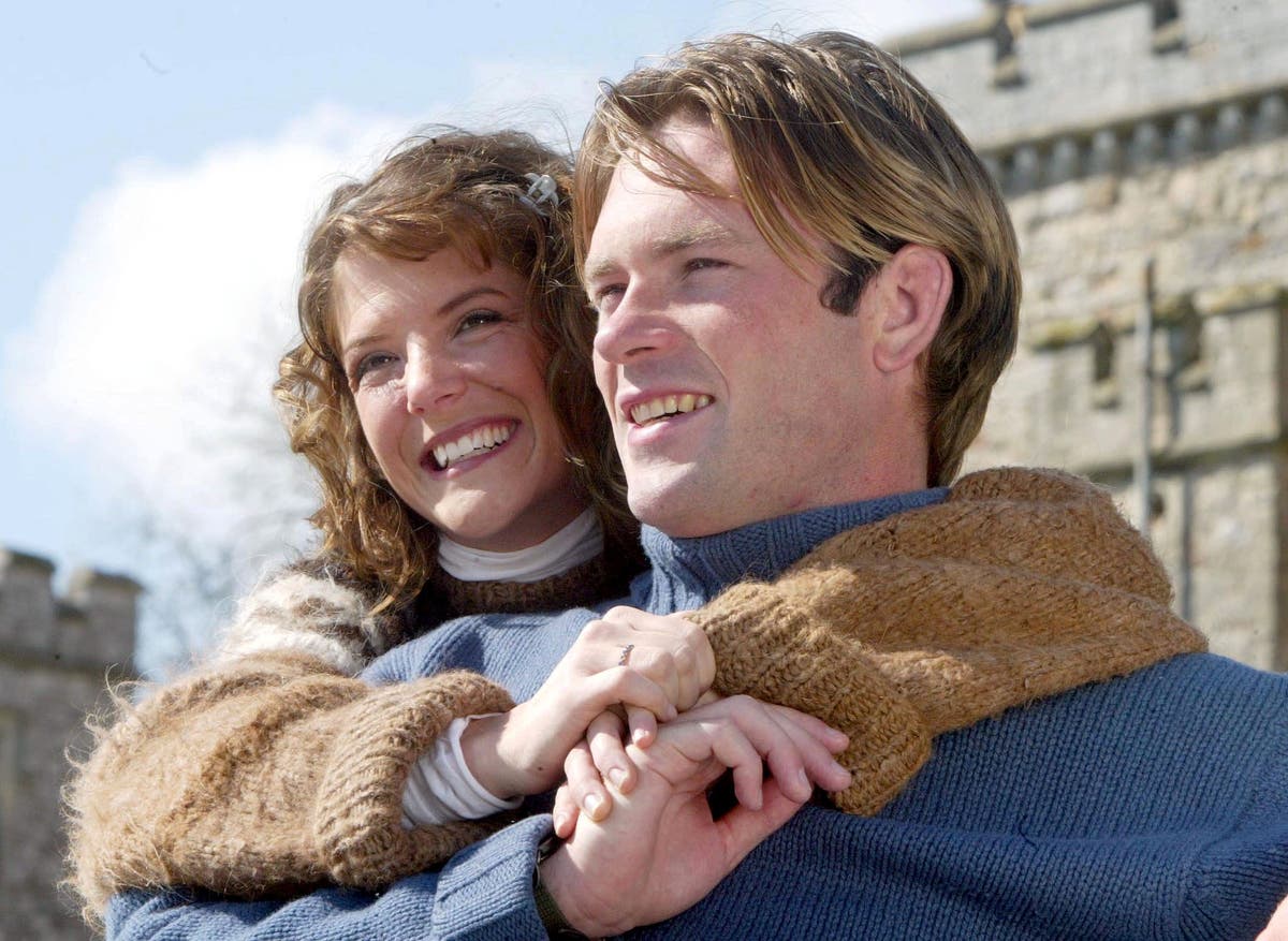  Earl of Devon files for divorce from Baywatch star AJ Langer after 18-year marriage