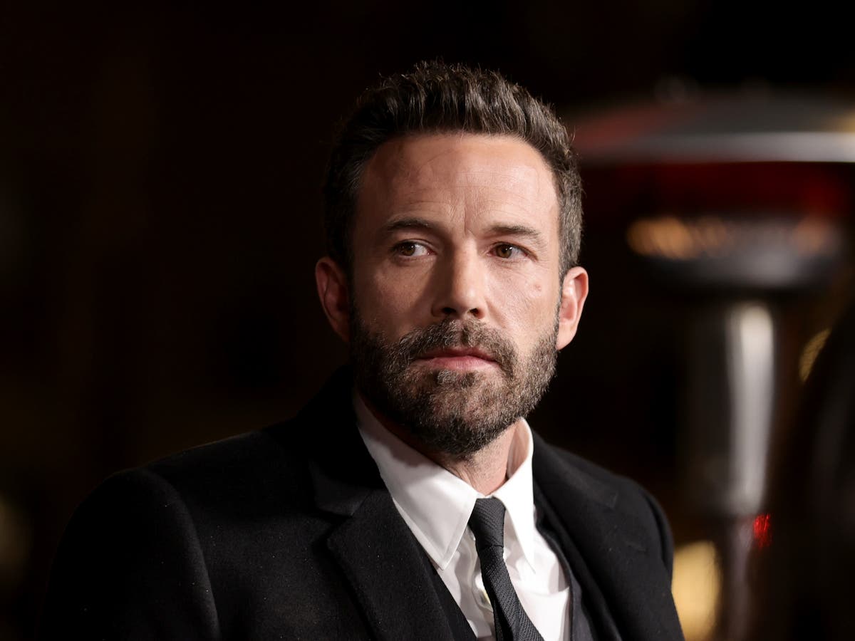 Fans shocked as resurfaced photo shows Ben Affleck ditching Dunkin’ for Starbucks