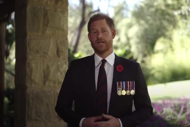 <p>Prince Harry jokes about ‘representing gingers’ in Stand Up for Heroes comedy event.</p>