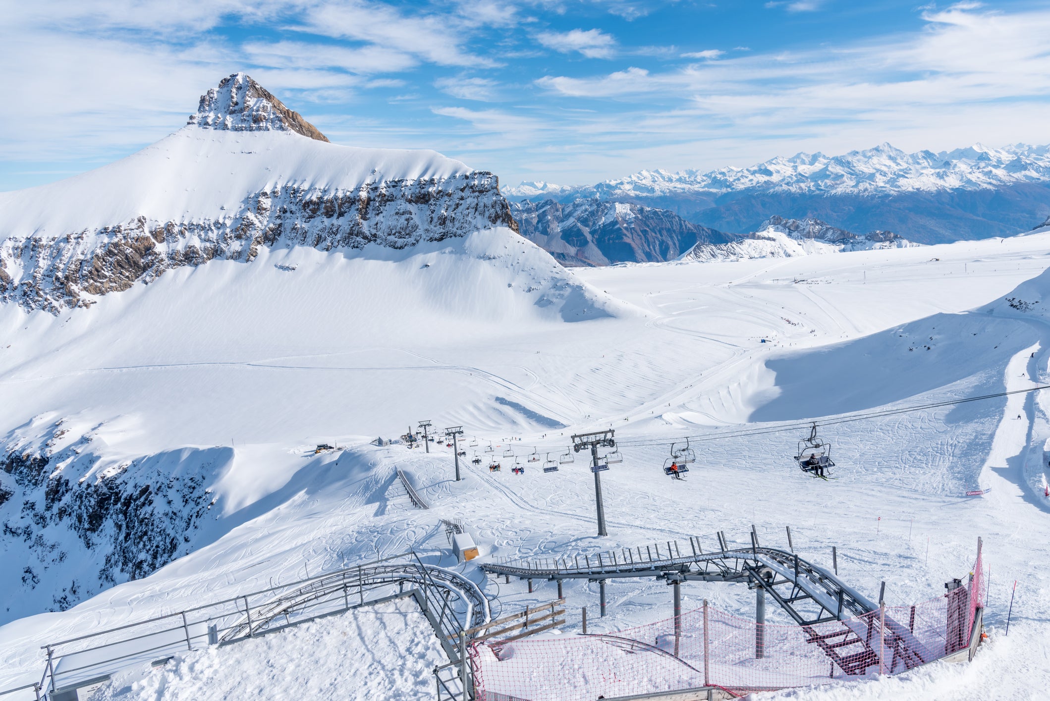Seasoned skiers can cruise the Swiss mountain slopes solo and socialise at lively après haunts