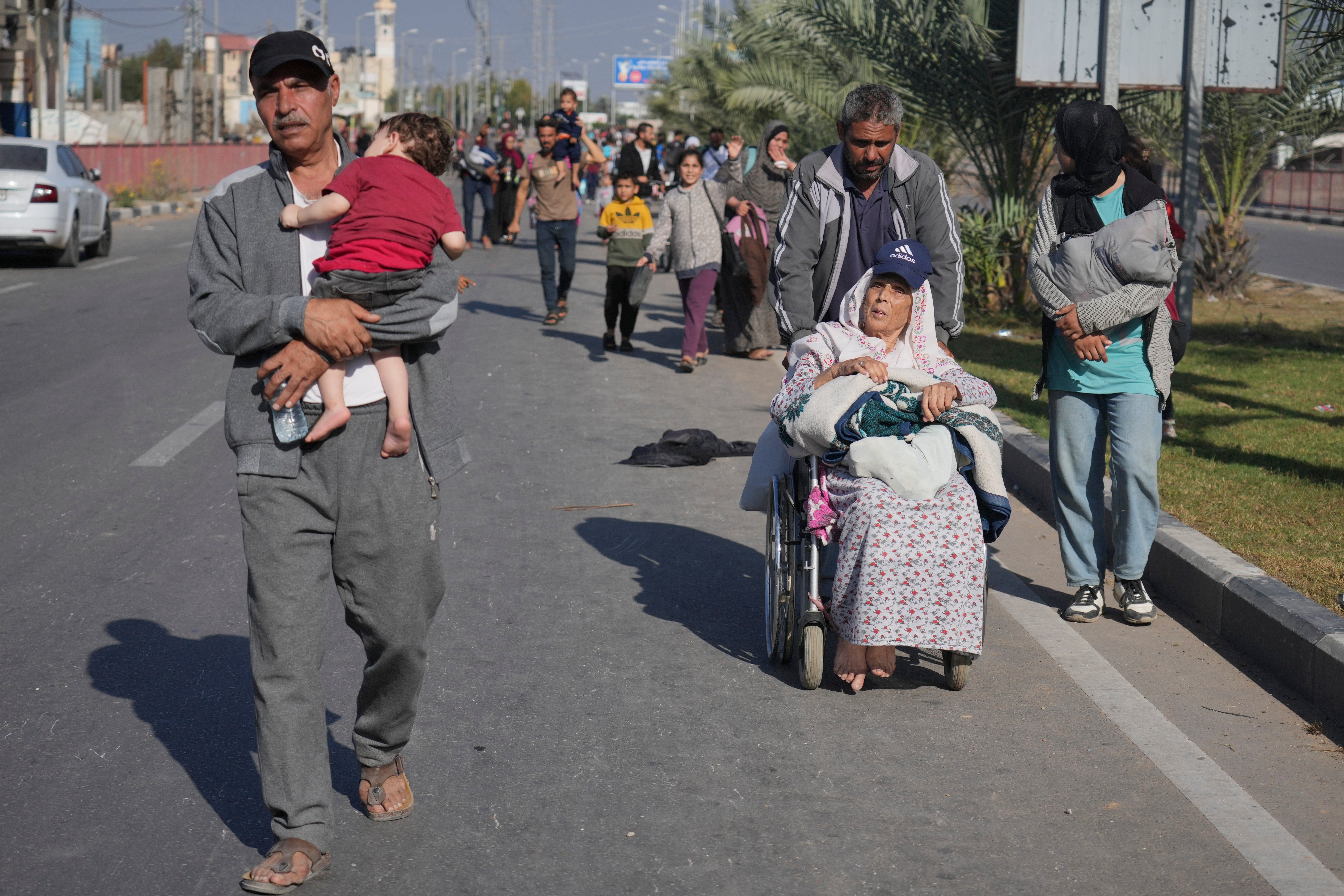 Palestinians flee to southern Gaza Strip on Salah al-Din Street in Bureij