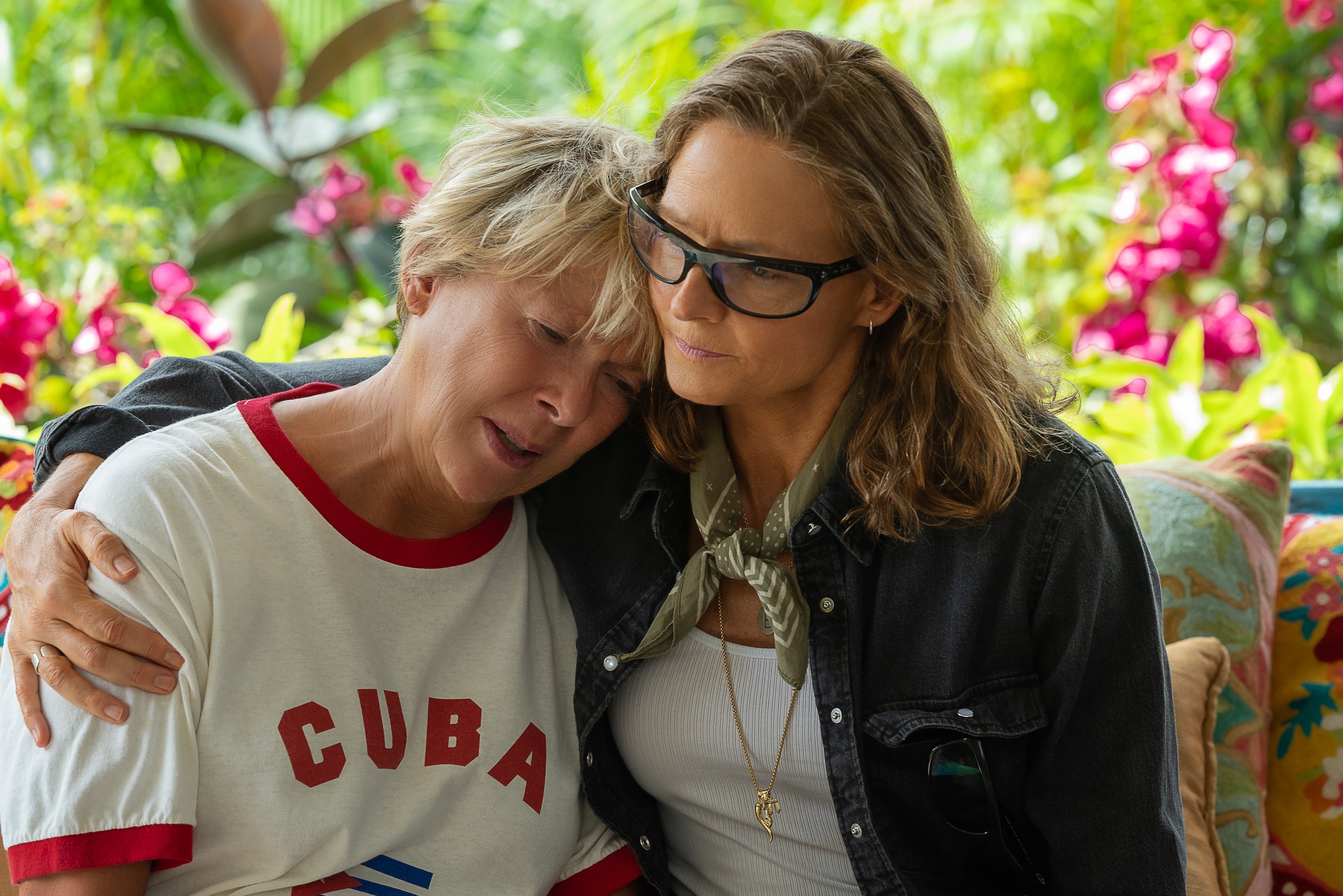 Annette Bening as Diana Nyad and Jodie Foster as Bonnie Stoll in ‘Nyad’