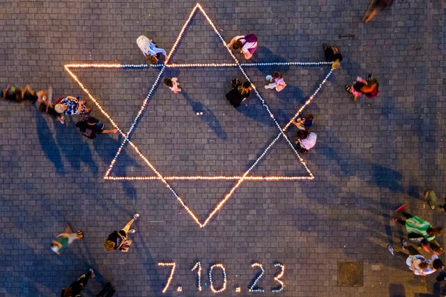 Israelis light candles in memory of the victims the October 7 attack (Ariel Schalit/AP)