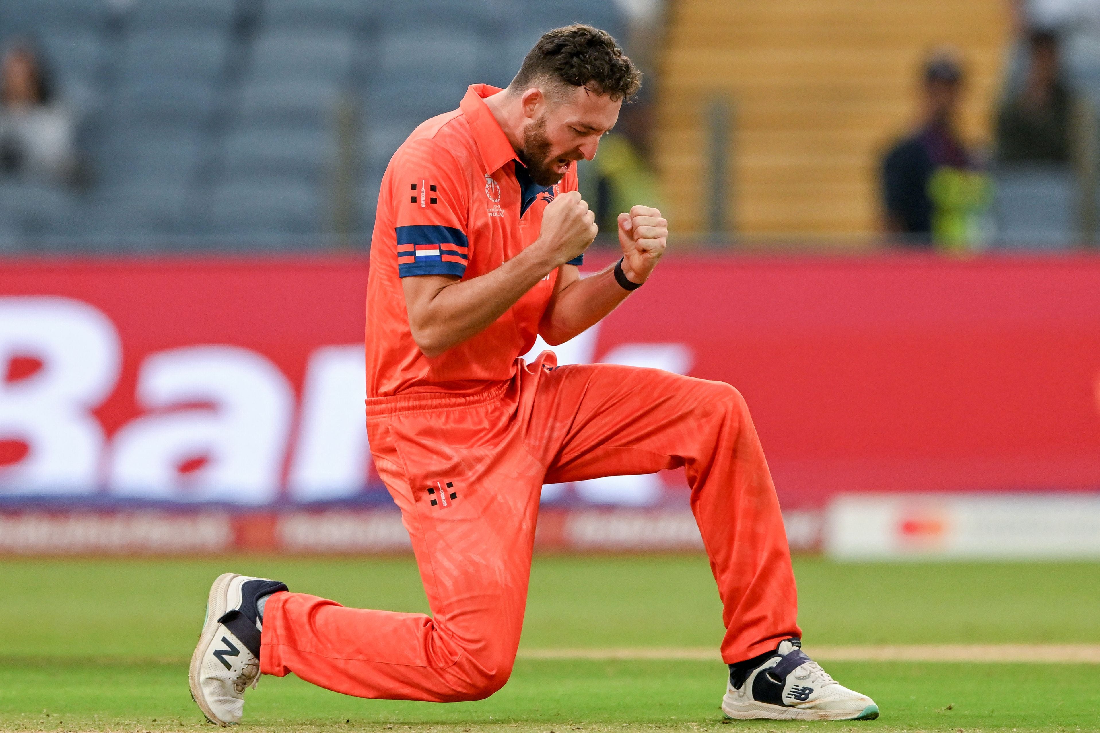 Paul van Meekeren celebrates the wicket of Buttler