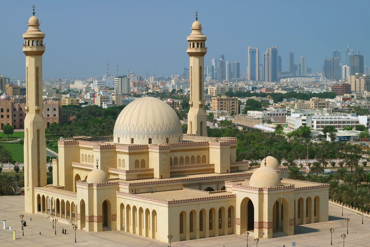 Al-Fateh Grand Mosque is open to visitors every day except for Fridays and public holidays
