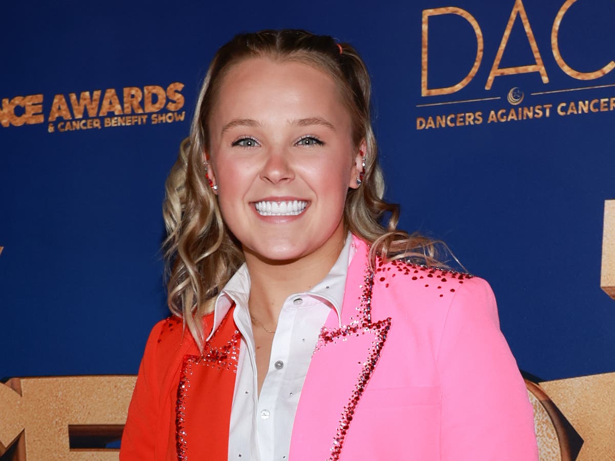 JoJo Siwa reveals she lived with two romantic partners by the time she turned 19 
