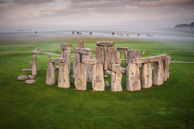 <p>Se obtuvieron nuevas pistas sobre los orígenes de Stonehenge tras descubrirse que la Piedra del Altar no procede del sur de Gales</p>