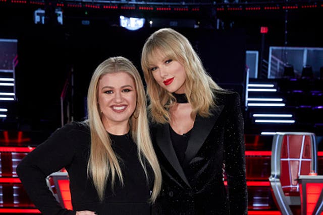 <p>The gift Taylor Swift sends to Kelly Clarkson after every re-recording</p>