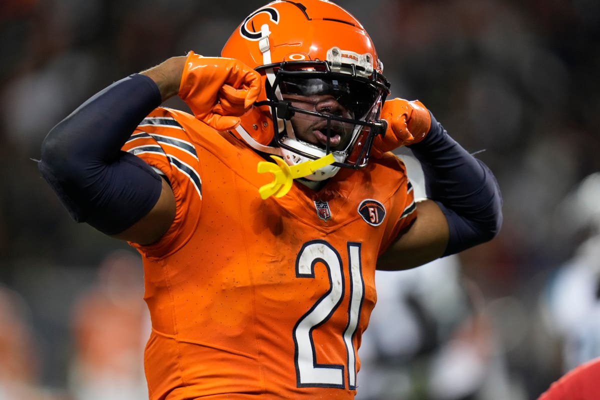 Chicago Bears edge out Carolina Panthers in three-point win Chicago Bears edge out Carolina Panthers in three-point win
