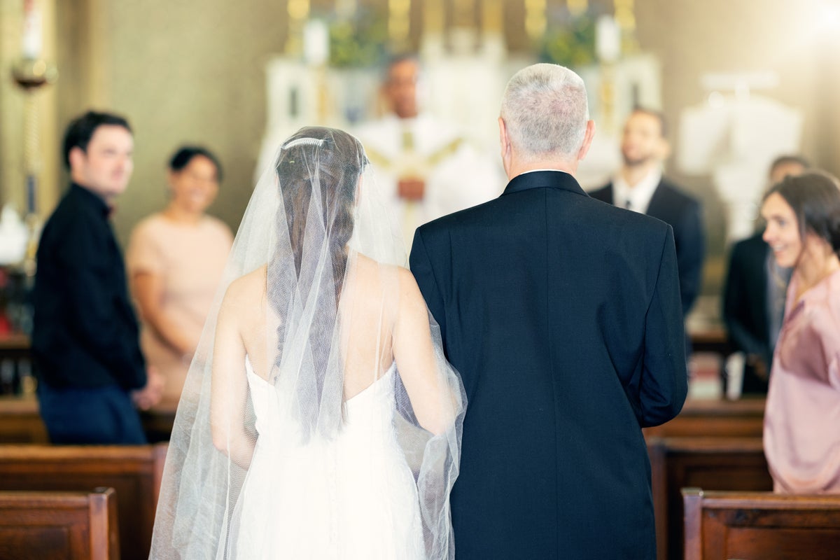 Father sparks debate after refusing to allow daughter to wear late mother’s wedding dress