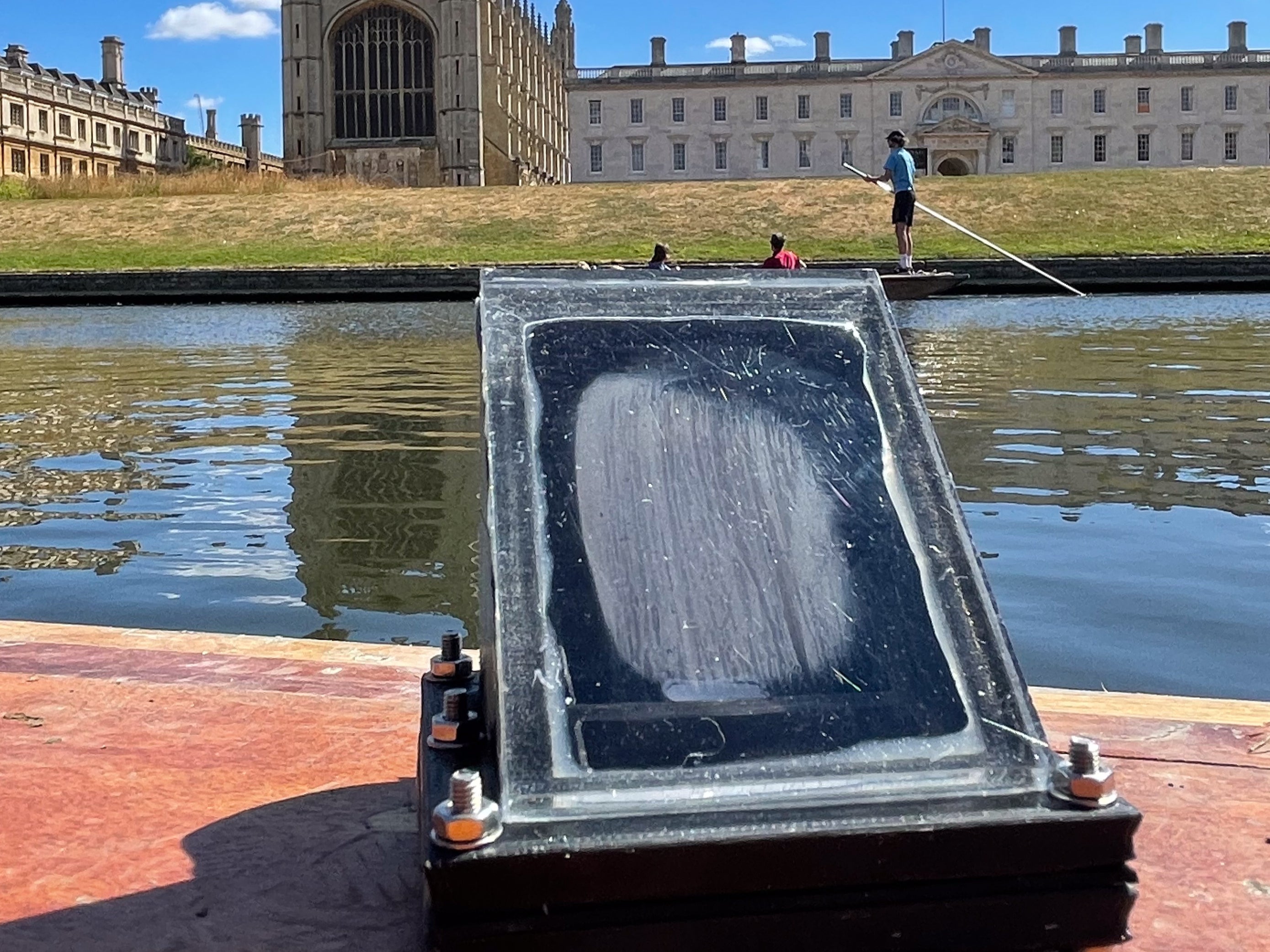 <p>A floating, solar-powered device that can turn contaminated water or seawater into clean hydrogen fuel and purified water has been developed by researchers at the University of Cambridge  </p>