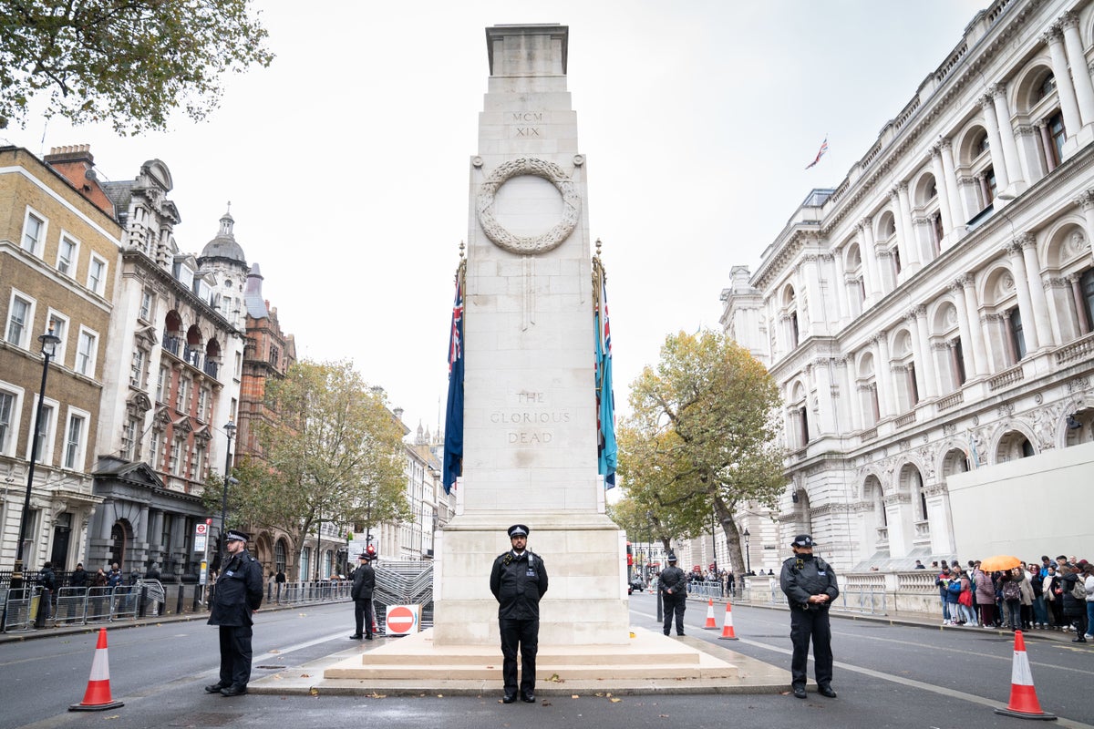 Counter-protesters gather near Cenotaph ahead of pro-Palestine demonstration