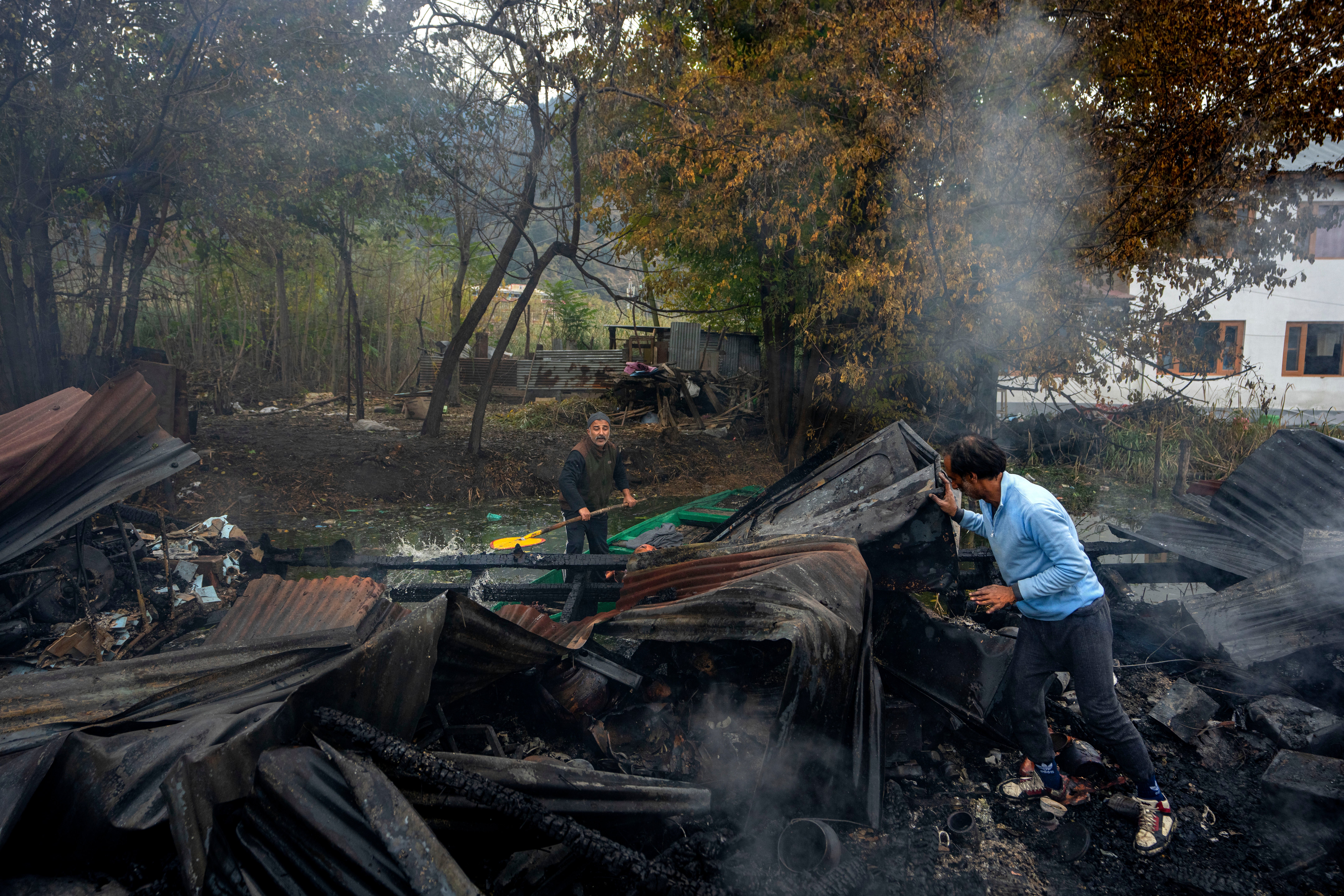 India Kashmir Houseboats Fire