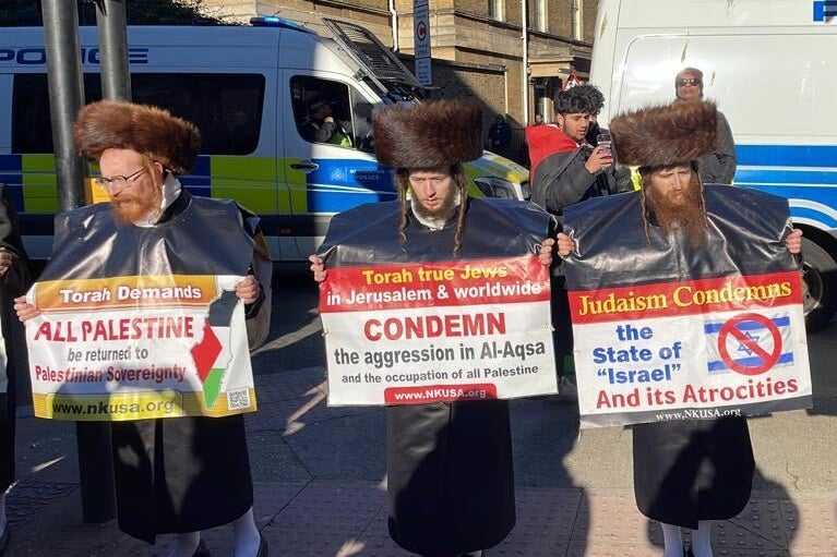 Nine Orthodox Jews gathered near Victoria Station in support of the demonstrations