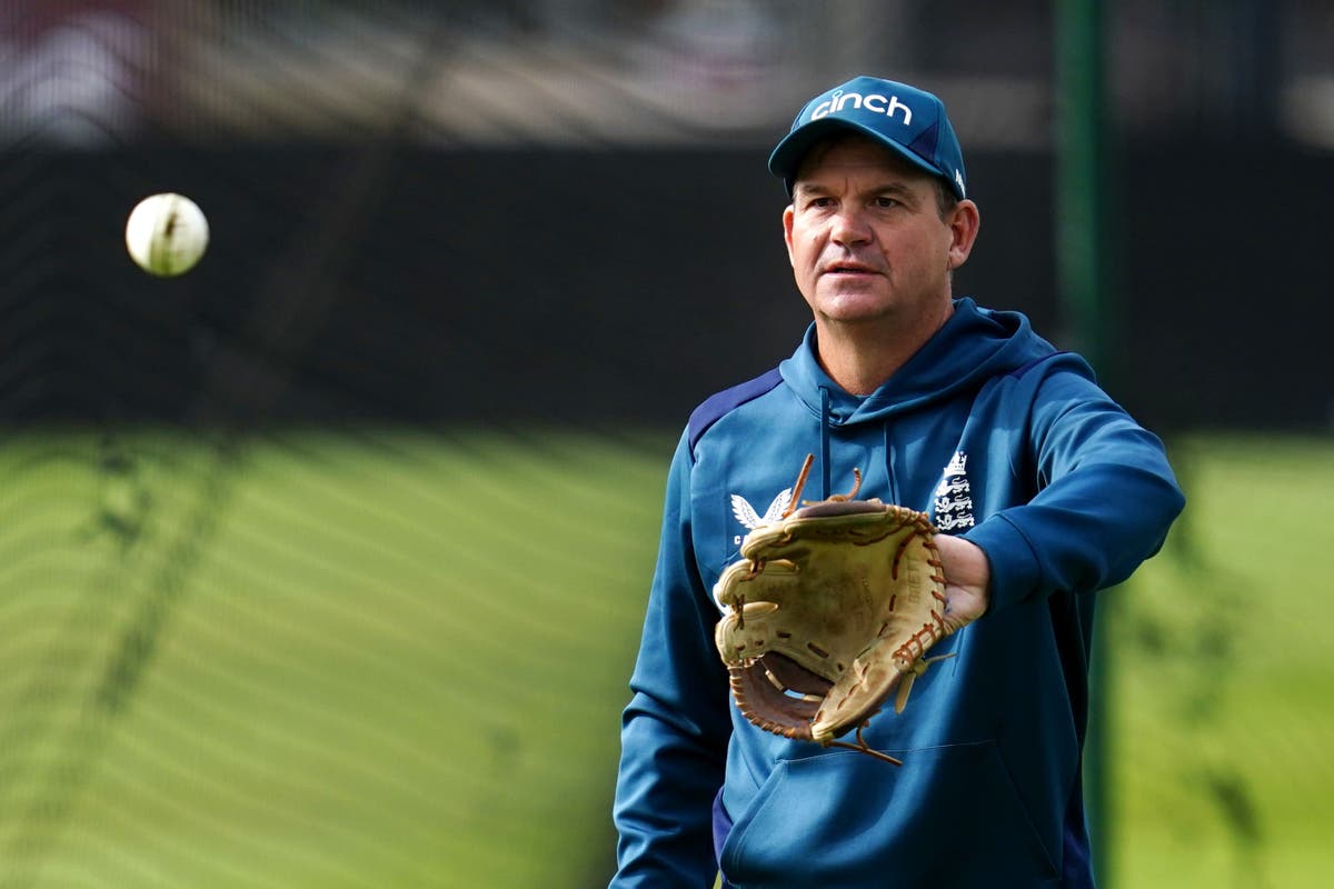 Matthew Mott admits some ageing England players face &lsquo;line in the sand moment&rsquo;